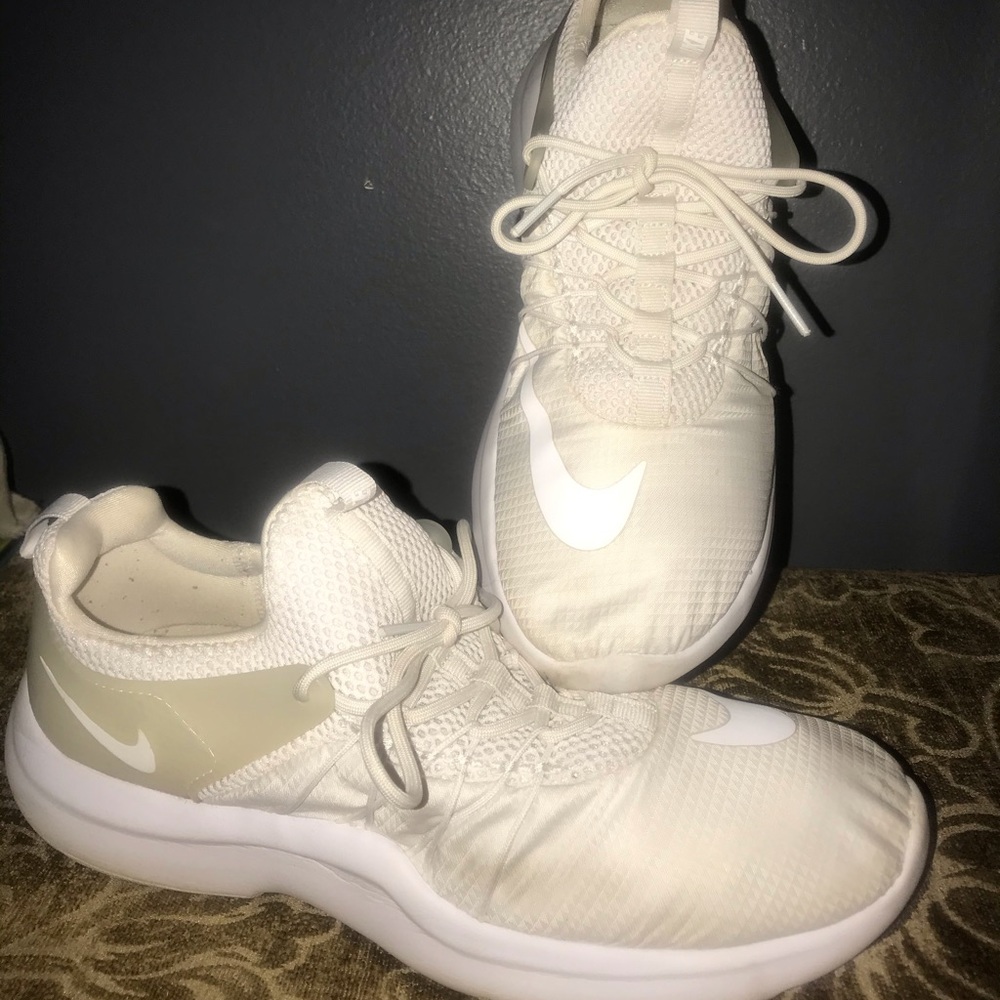 Nike tennis shoes